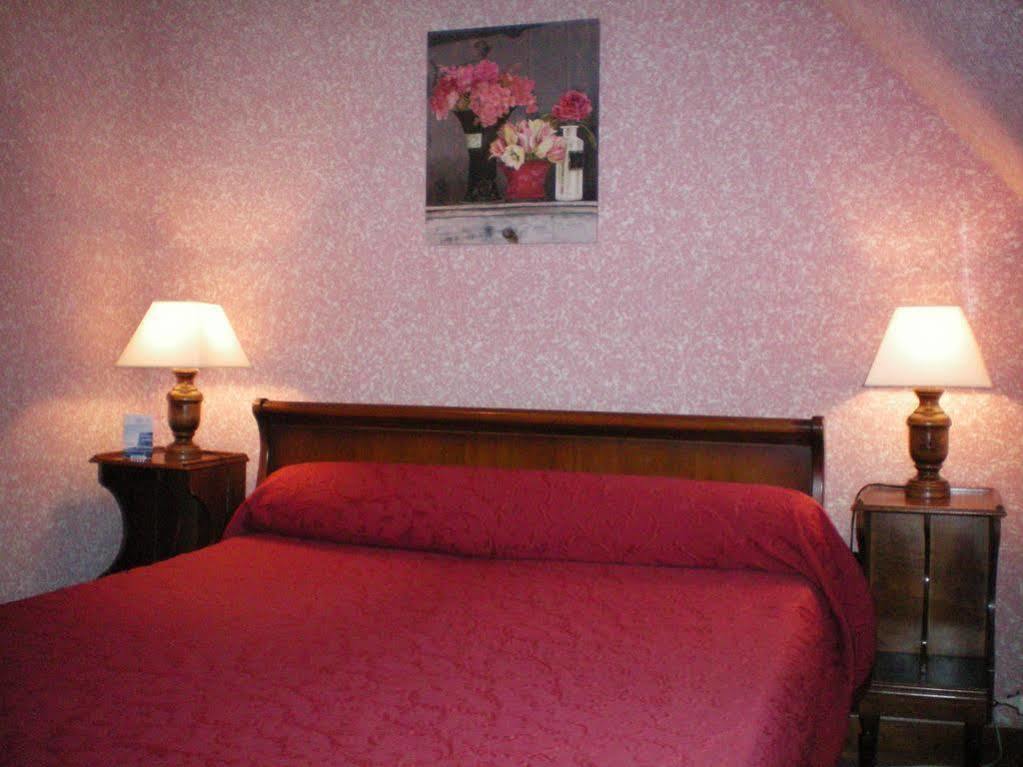Hotel Manoir Henri IV à Bessines-sur-Gartempe Extérieur photo