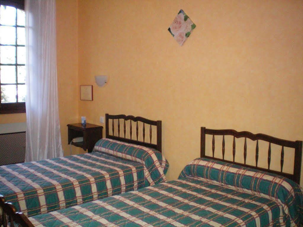 Hotel Manoir Henri IV à Bessines-sur-Gartempe Extérieur photo